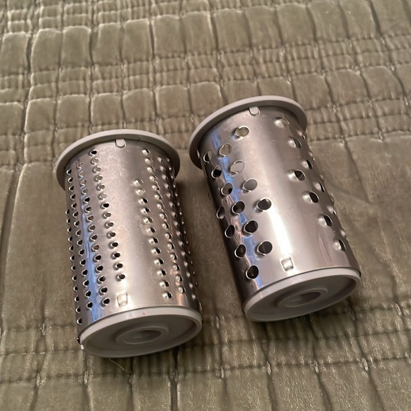 The Pampered Chef Deluxe Handheld Hand Crank Cheese Grater Zester Shredded - Picture 3 of 9